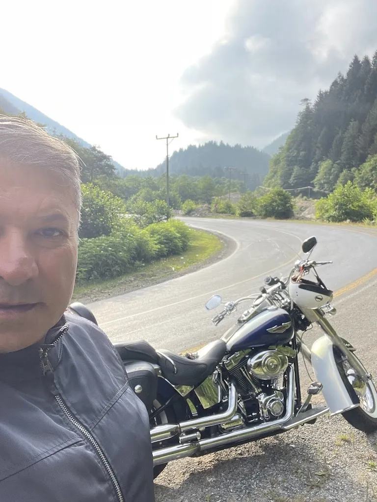 sirri turapoglu_Road 86_Saint-Jean-de-Muzols_review