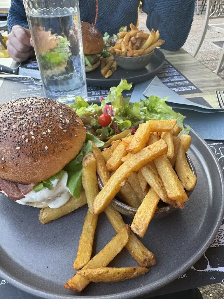 Ксения Бетт_21 Burger's Saint Jean_Saint-Jean-de-Bournay_avis