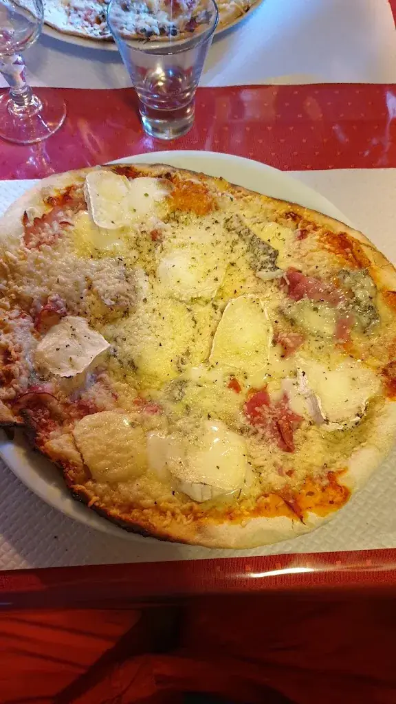 Alain Benavente_Gino's Pizzeria_Saint-Jean-de-Bournay_review