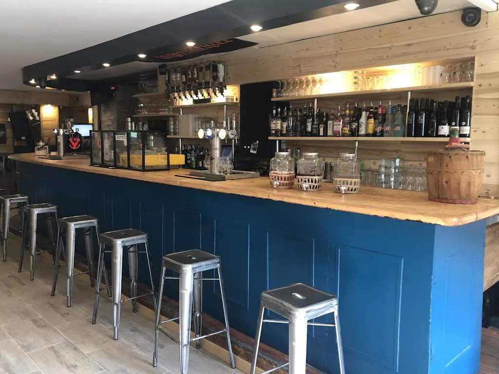 Le longes bar restaurant in Saint-François-Longchamp