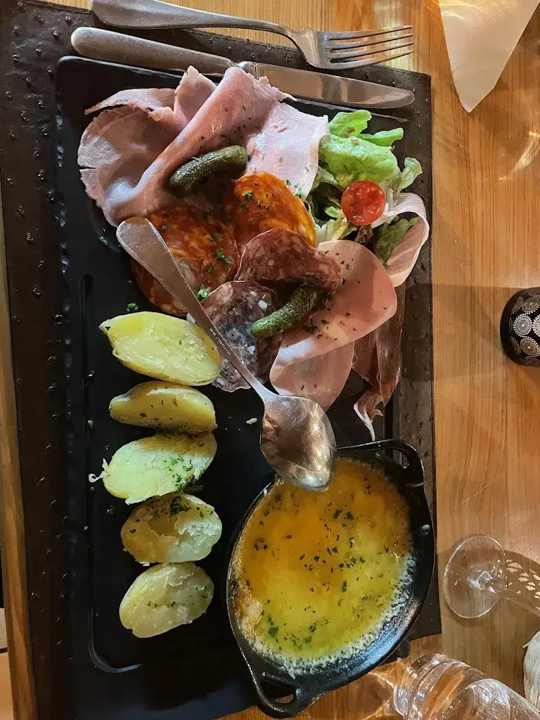 Restaurant La Louche Percée_Saint-François-Longchamp_slider_image_2