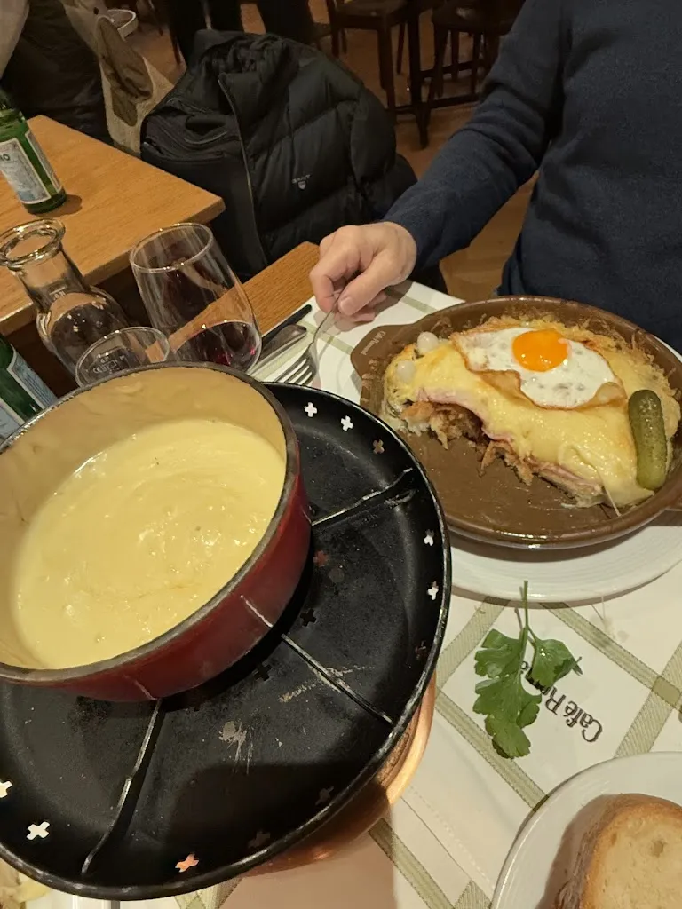 Claudia S Alonso_Café Romand_Lausanne_review