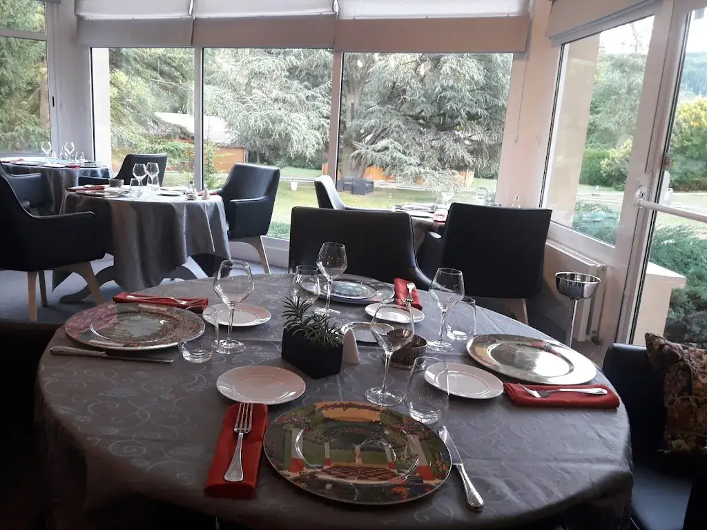 Anwar Bux_Hôtel les Cèdres Bleus_Aurec-sur-Loire_review