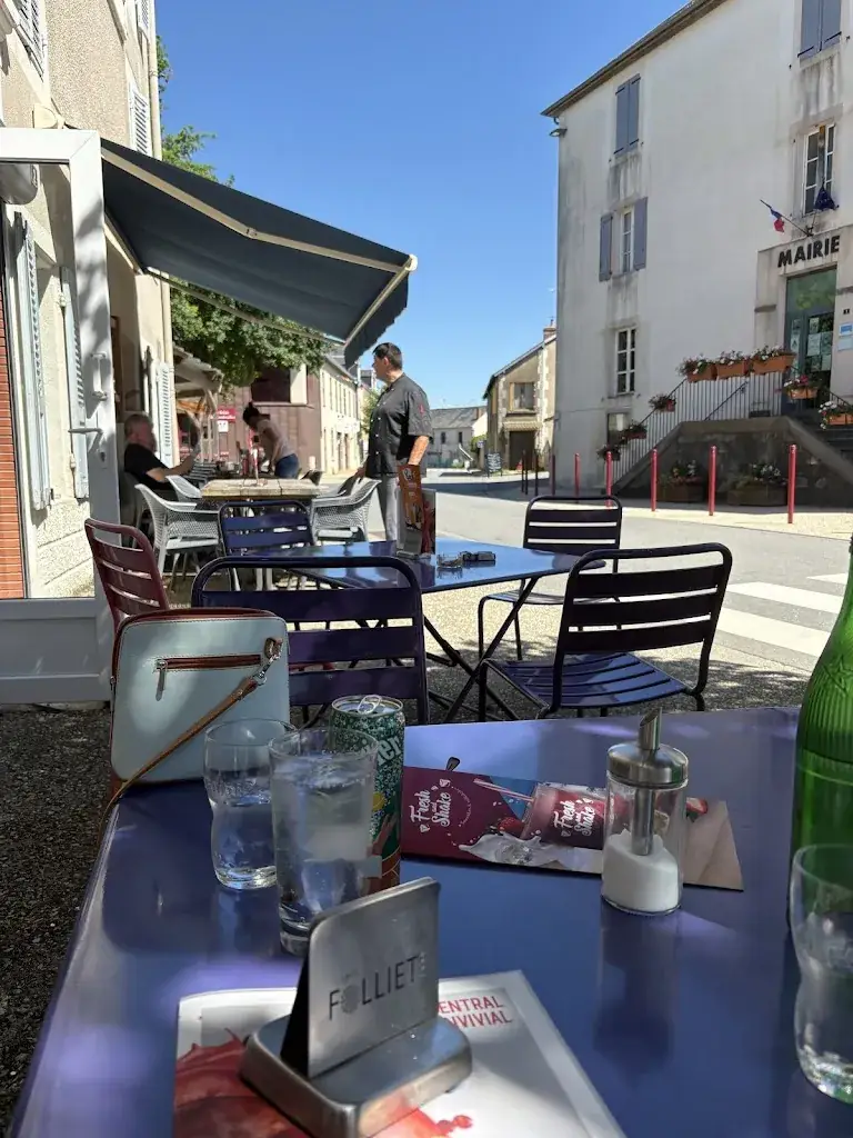 Le Central Bistrot Convivial restaurant in Saint-Gervais-d'Auvergne