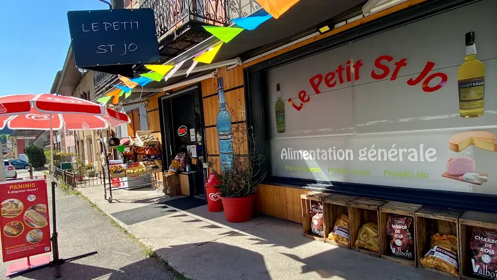 Le Petit Saint Jo restaurant in Saint-Joseph-de-Rivière