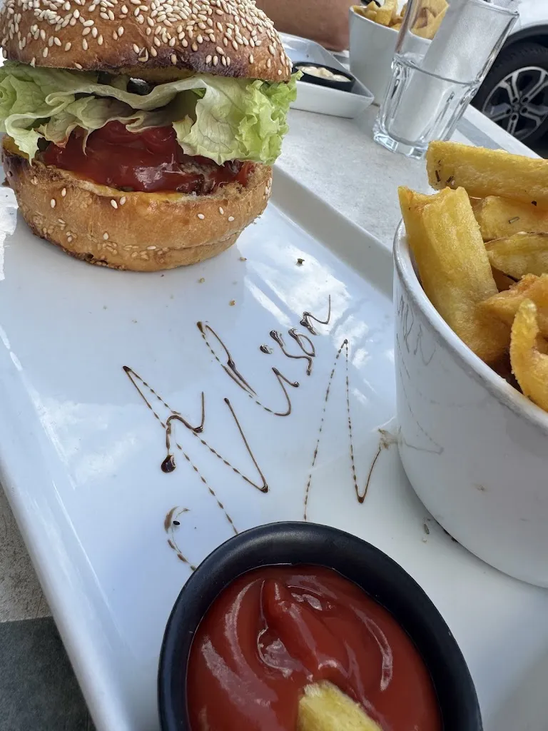 Alison Kirrage_Chez Tony, Burger Savoyard, Saint Jean d'Aulps_Saint-Jean-d'Aulps_recensione