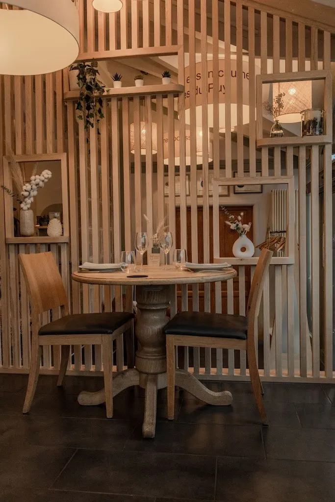 Maison vidal Restaurant in Saint-Julien-Chapteuil