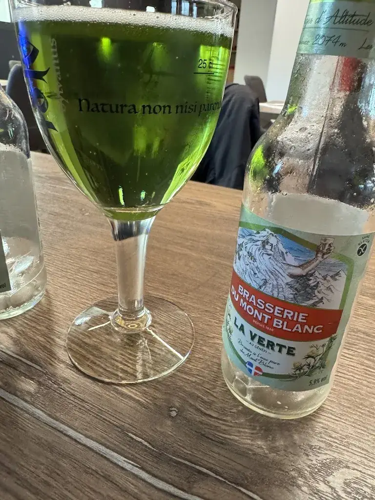 M T _brasserie - cave à vins - les 2 bouchons_Saint-Jean-de-Sixt_review