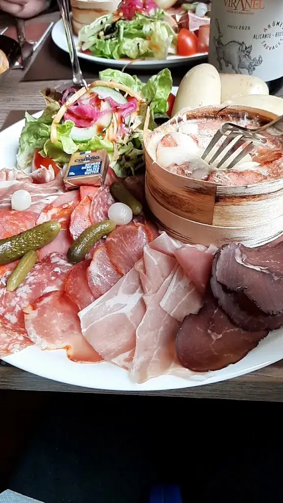 brasserie - cave à vins - les 2 bouchons_Saint-Jean-de-Sixt_slider_image_2