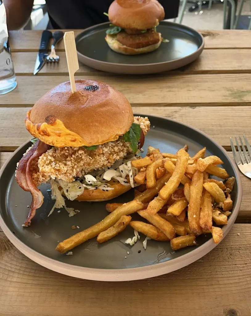 Skali - Restaurant ✦ Street food_Saint-Jean-de-Sixt_slider_image_3