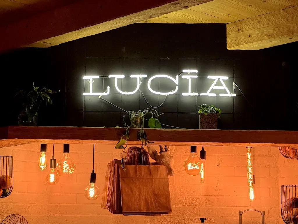 J V_lucia_Saint-Jean-de-Sixt_review