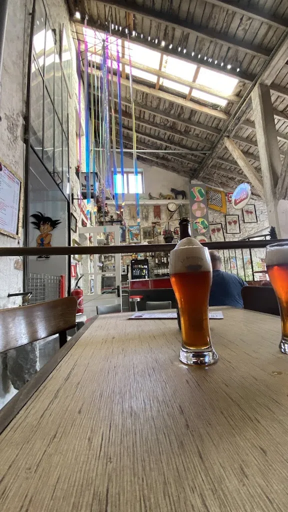 jean curt_Samedi bar_Saint-Julien-Molin-Molette_review