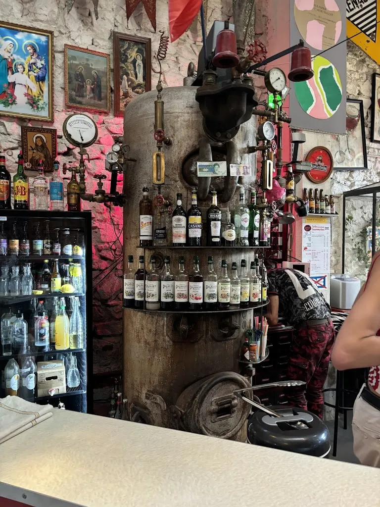 Samedi bar_Saint-Julien-Molin-Molette_slider_image_2