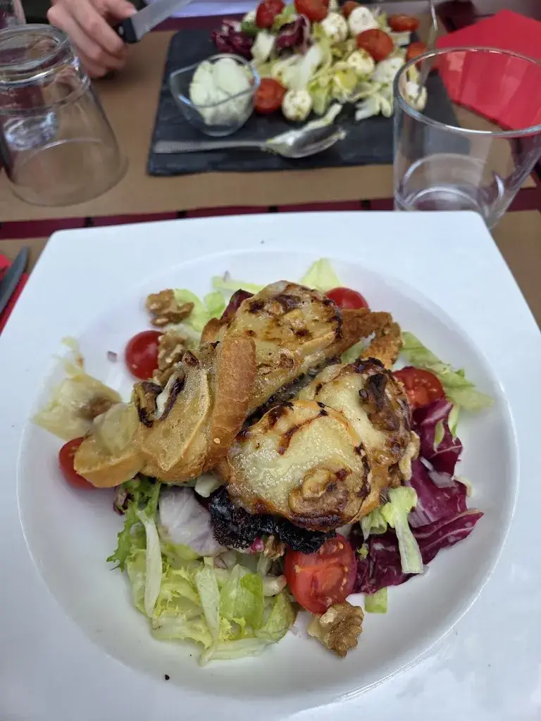 Au Chat Qui Pêche_Saint-Jeoire_slider_image_2