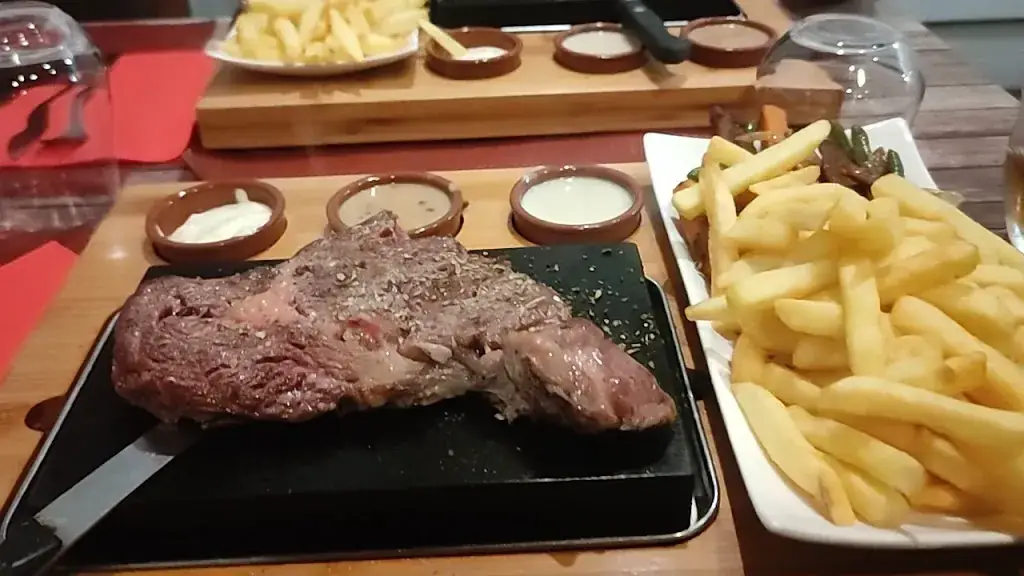 Le Restaurant Des Amis_Saint-Julien-en-Genevois_slider_image_2