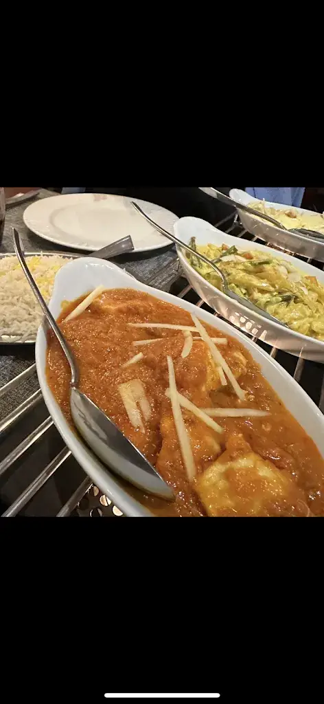 Emine Korkmaz_Taj Mahal_Saint-Julien-en-Genevois_review