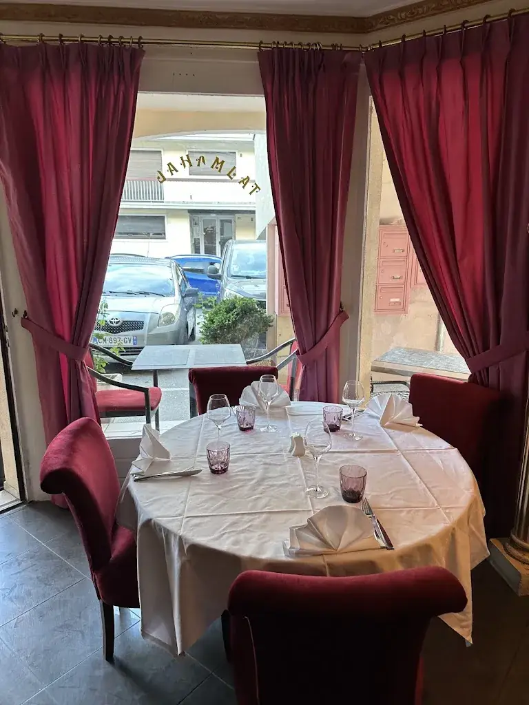 Taj Mahal restaurant in Saint-Julien-en-Genevois