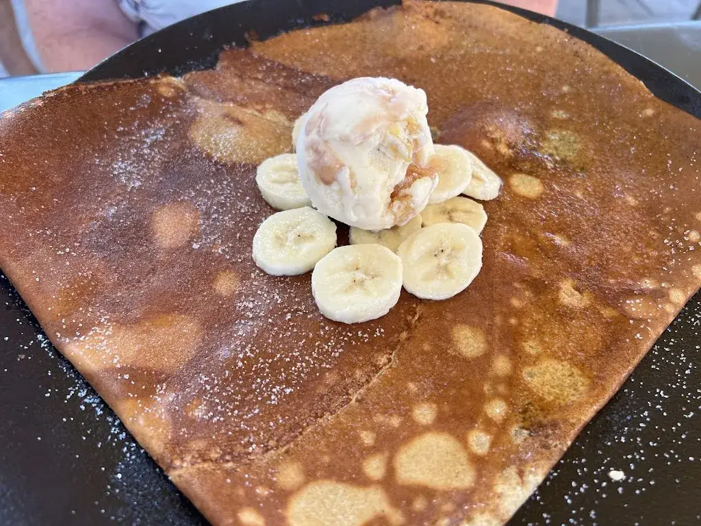 Neil Henderson_Crêperie Les Filles en A_Saint-Jorioz_review