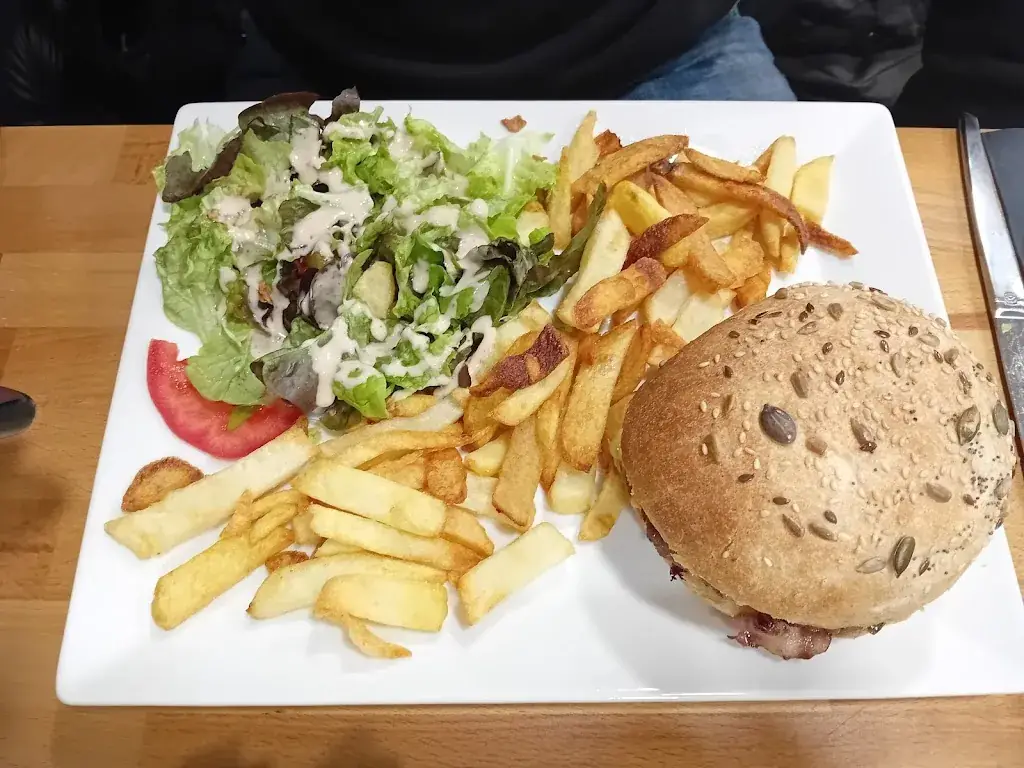 Le QG Restaurant_Saint-Just-Malmont_slider_image_2