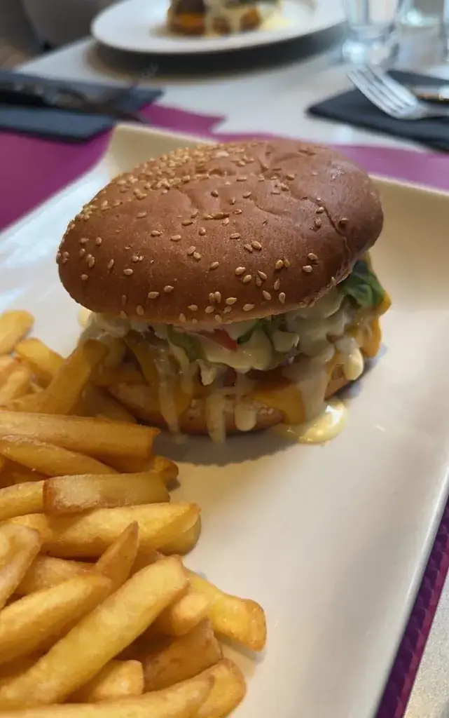 Kim Bar Resto_Saint-Laurent-de-Mure_slider_image_2