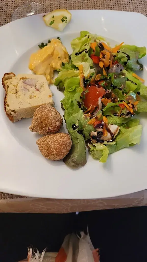 Babou Babouff_Auberge de Lagernate_Saint-Just-d'Ardèche_review