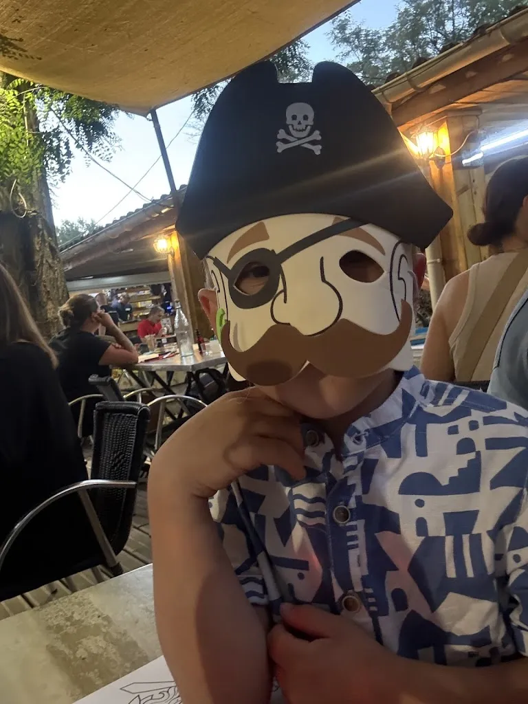 Salamandre_La guinguette du pirate_Saint-Just-d'Ardèche_recensione