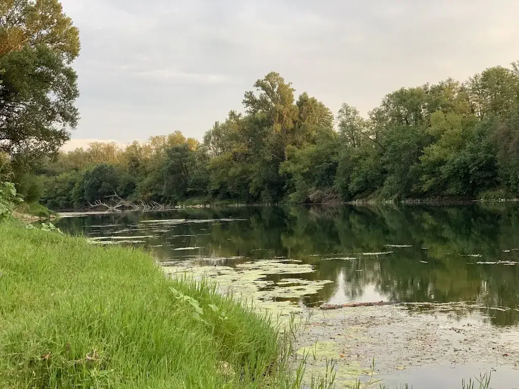 John McClane_La Bonne Excuse au Pont Cassé_Saint-Just-d'Ardèche_review