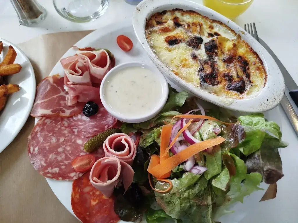 Odile Le Rouzès_La Bonne Excuse au Pont Cassé_Saint-Just-d'Ardèche_review