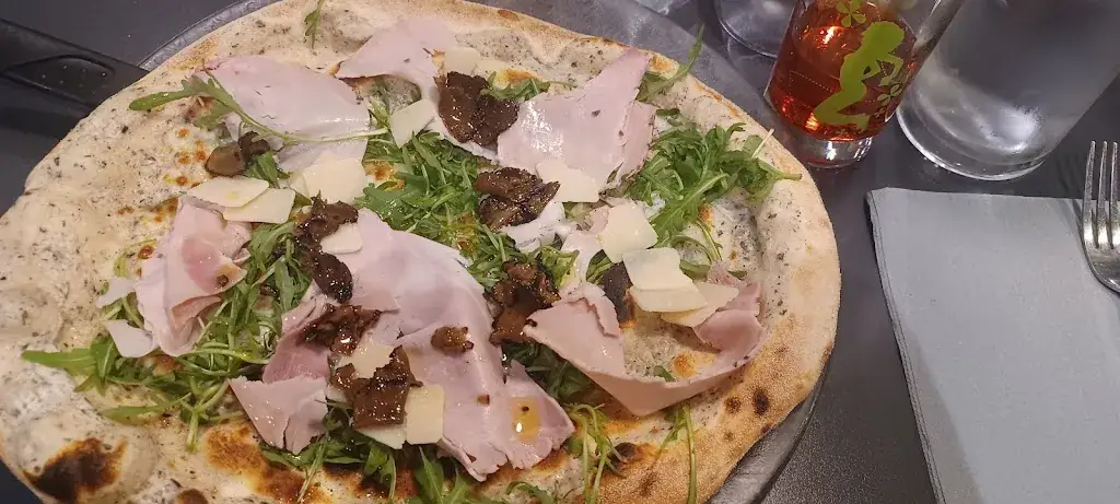 Aurelie Goué_La Provençale_Saint-Martin-en-Haut_review