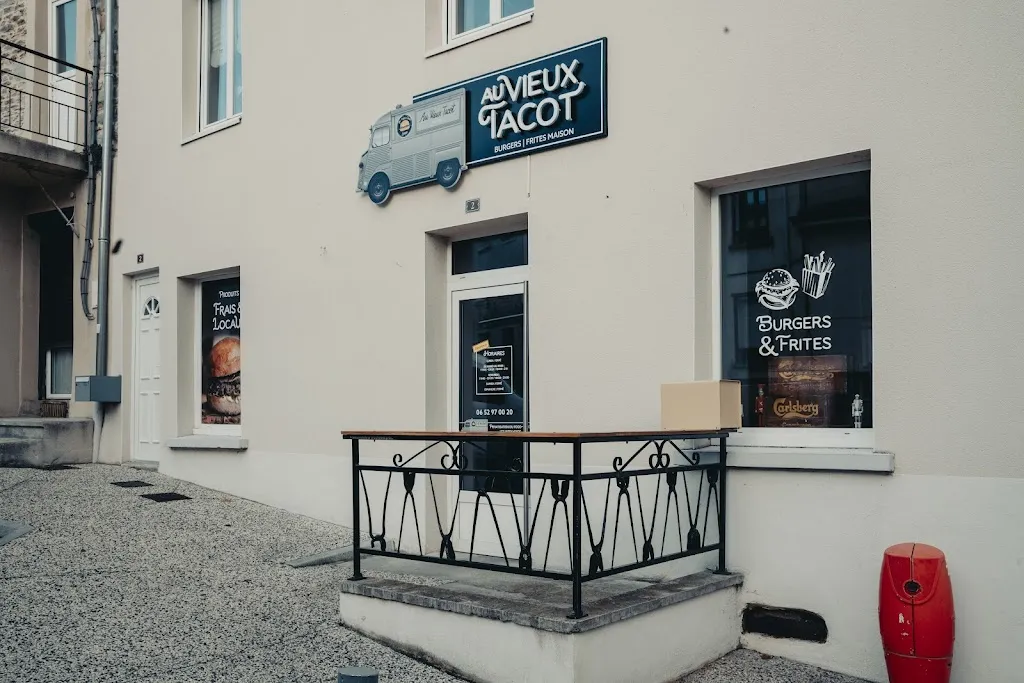 Au Vieux Tacot Saint Mart' restaurant in Saint-Martin-la-Plaine