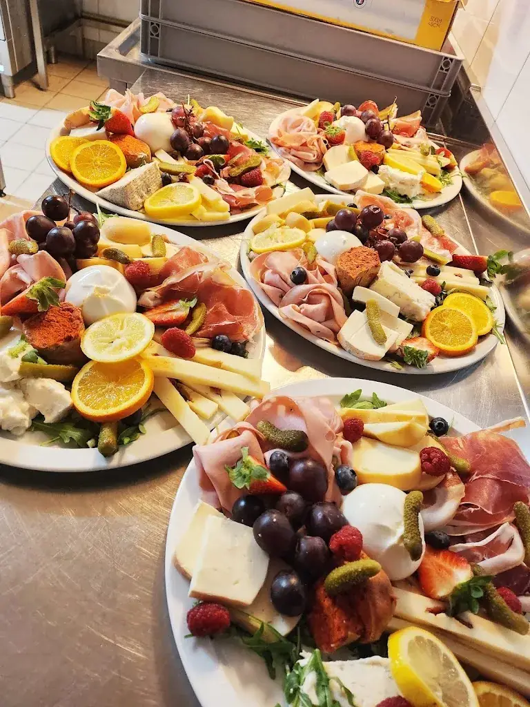 Amanti Pizzeria Restaurant_Saint-Maurice-de-Gourdans_slider_image_3