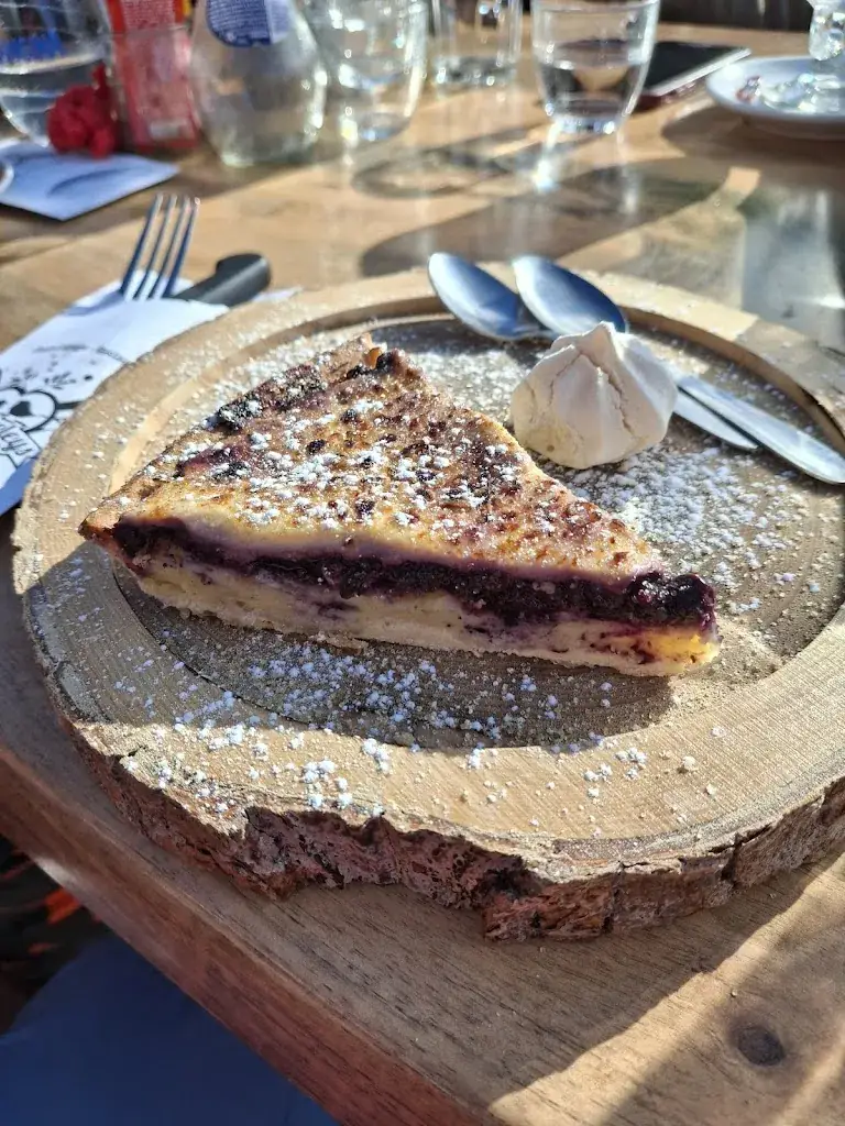 Jo Williams_Le Corbeleys_Belleville_review