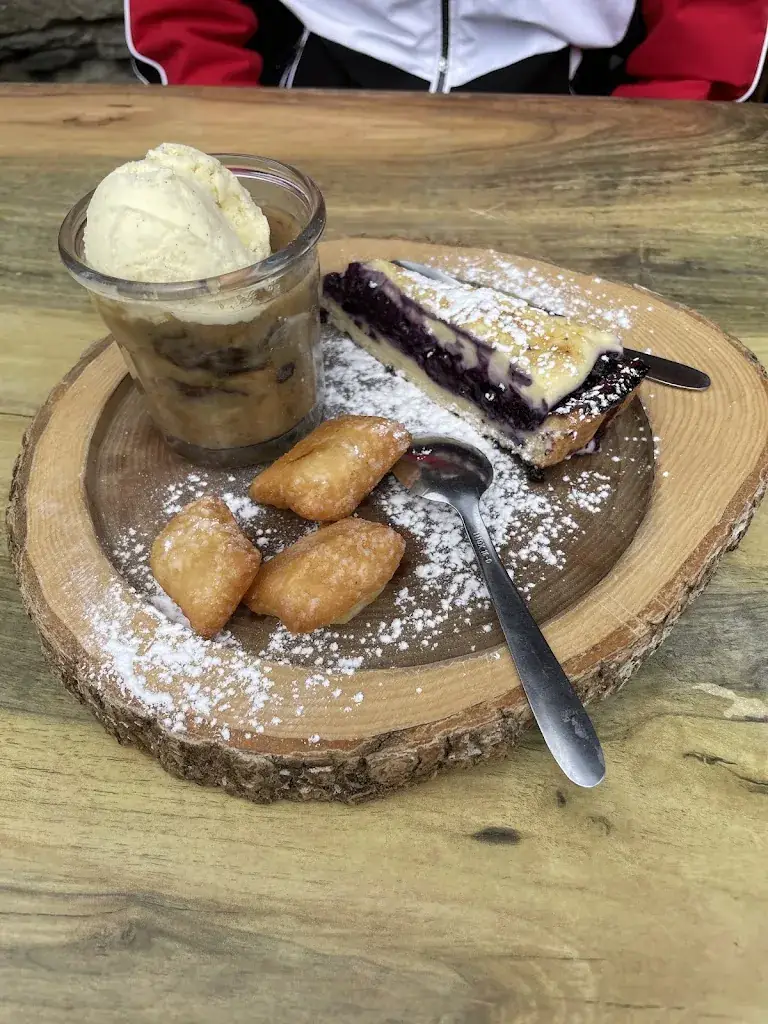 Vitali Balajevs_Le Corbeleys_Belleville_review