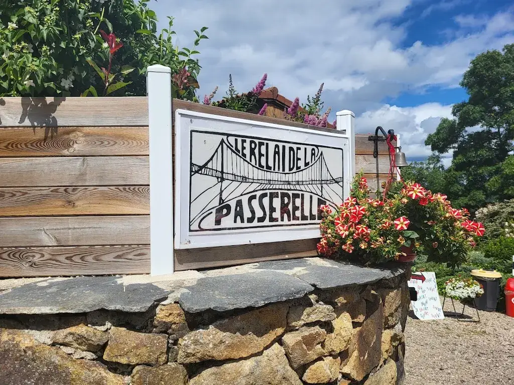 adrien laporte_Le relai de la passerelle_Saint-Maurice-de-Lignon_review