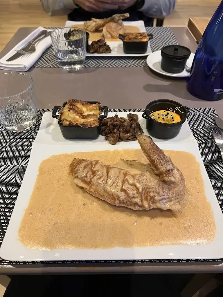 Cross Dumit_Le Duverger_Saint-Paul-de-Varax_review