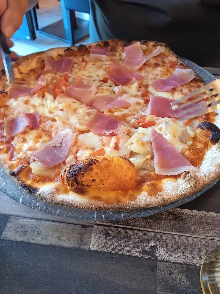 Piccola Fata restaurant in Saint-Ours