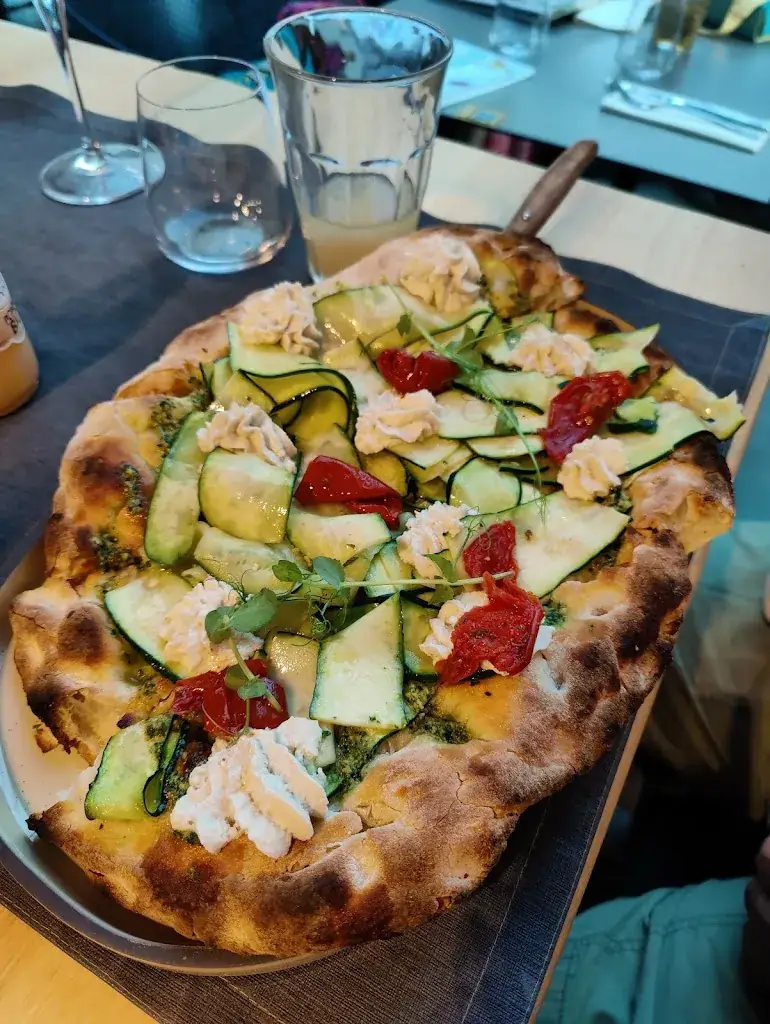 Mona Reyhani-Kamwena_Pizza Sana - St Martin le Vinoux_Saint-Martin-le-Vinoux_review