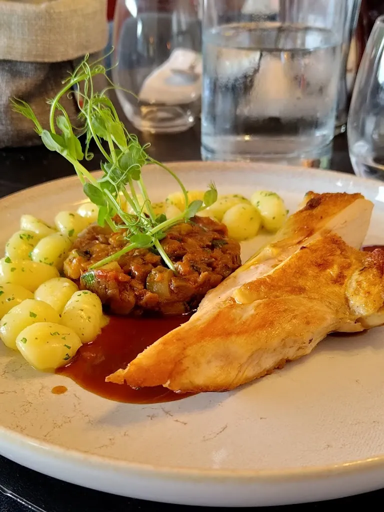 Roach Tunes_Hôtel Le Bois Joli & Restaurant La Table d'Oche_Saint-Paul-en-Chablais_review