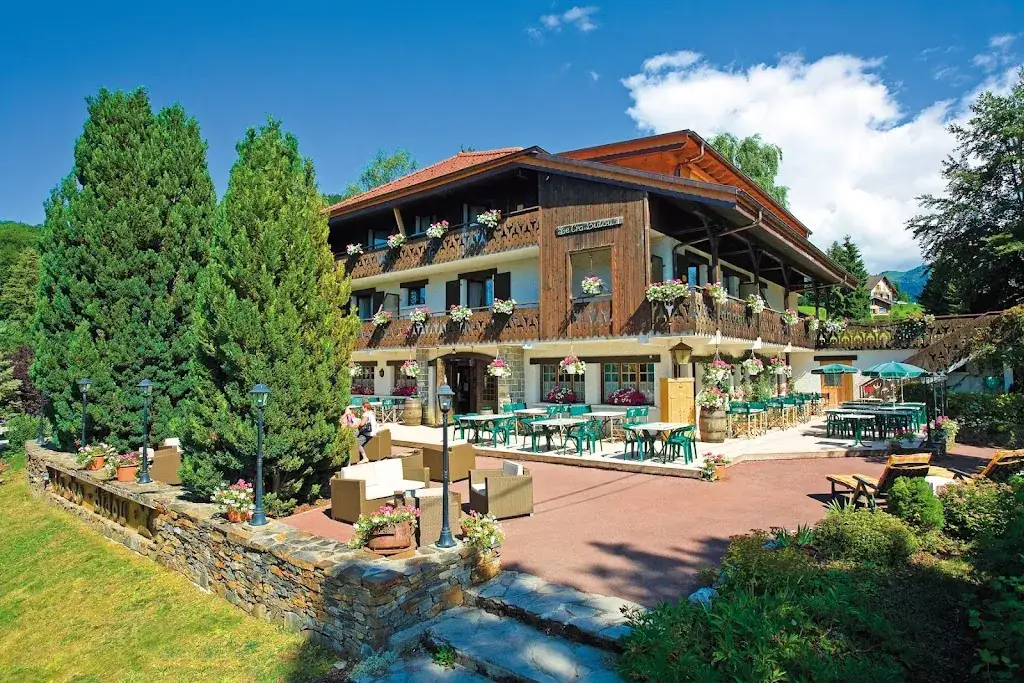 Hôtel Restaurant le Cro-Bidou et ses chalets Restaurant in Saint-Paul-en-Chablais