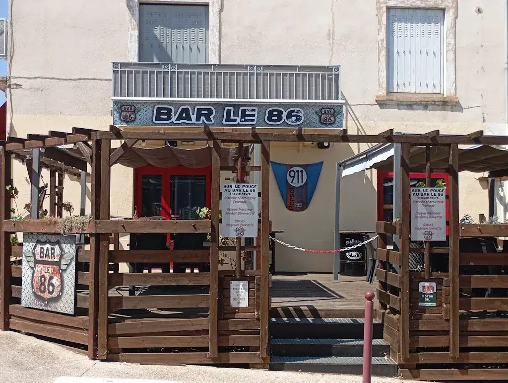 Bar Le 86_Saint-Pierre-de-Bœuf_slider_image_2