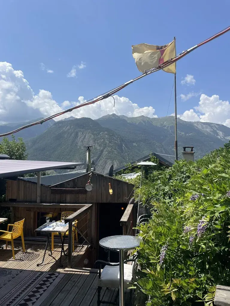 Elsa Leperlier_CHEZ CAMILLE_Saint-Martin-de-la-Porte_review