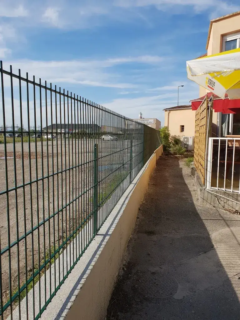 Hôtel Bar Restaurt Le Cheval Blanc restaurant in Saint-Pierre-de-Chandieu