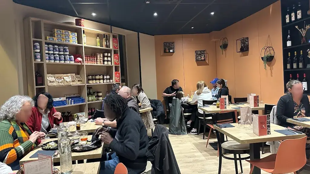 trattoria la piazza restaurant in Saint-Quentin-Fallavier