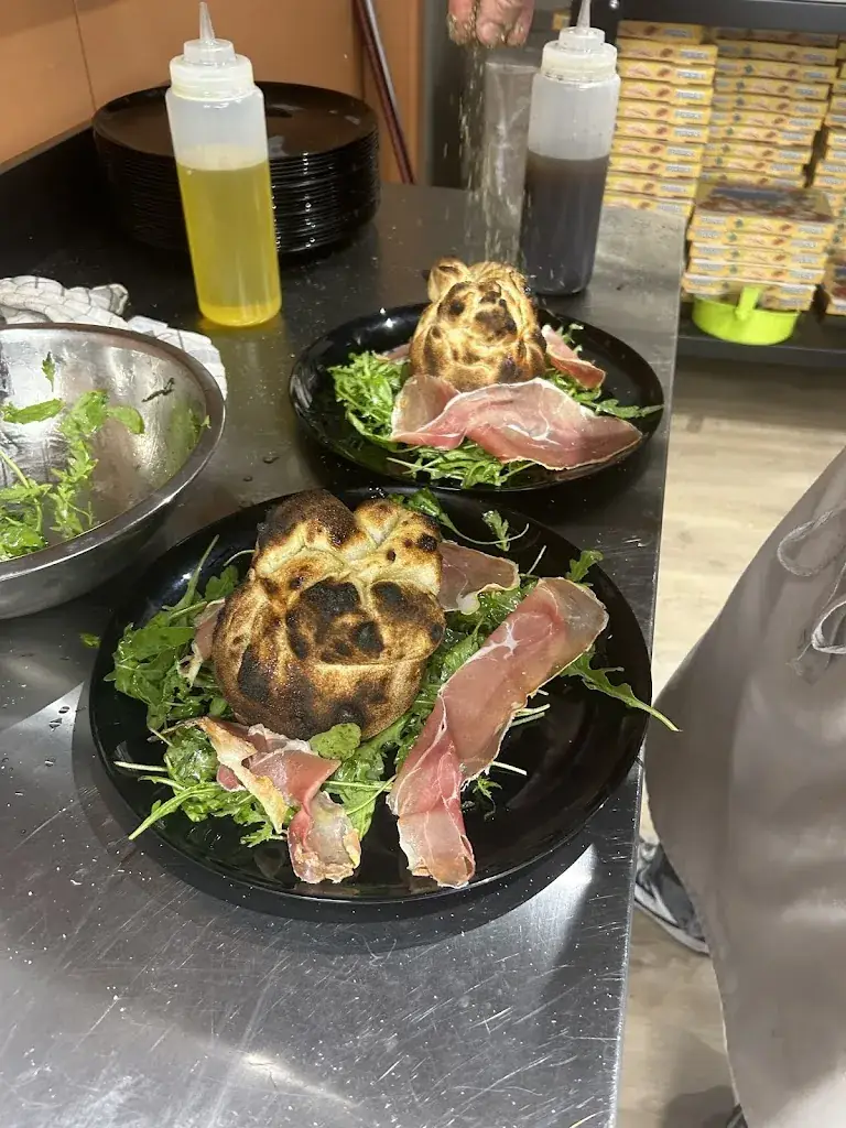 trattoria la piazza_Saint-Quentin-Fallavier_slider_image_3