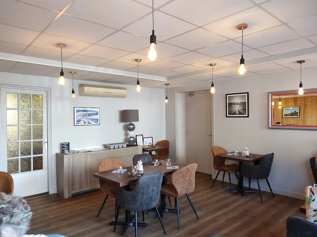 Restaurant des Voyageurs & Hôtel restaurant in Saint-Paulien