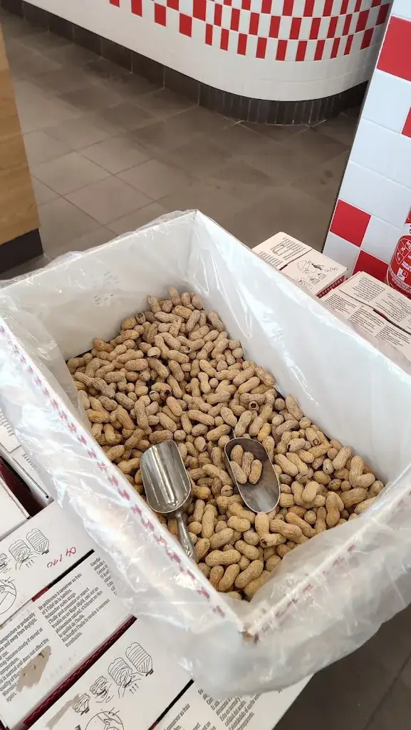 Menu_Five Guys Burgers and Fries Grenoble_Saint-Martin-d'Hères_image_4