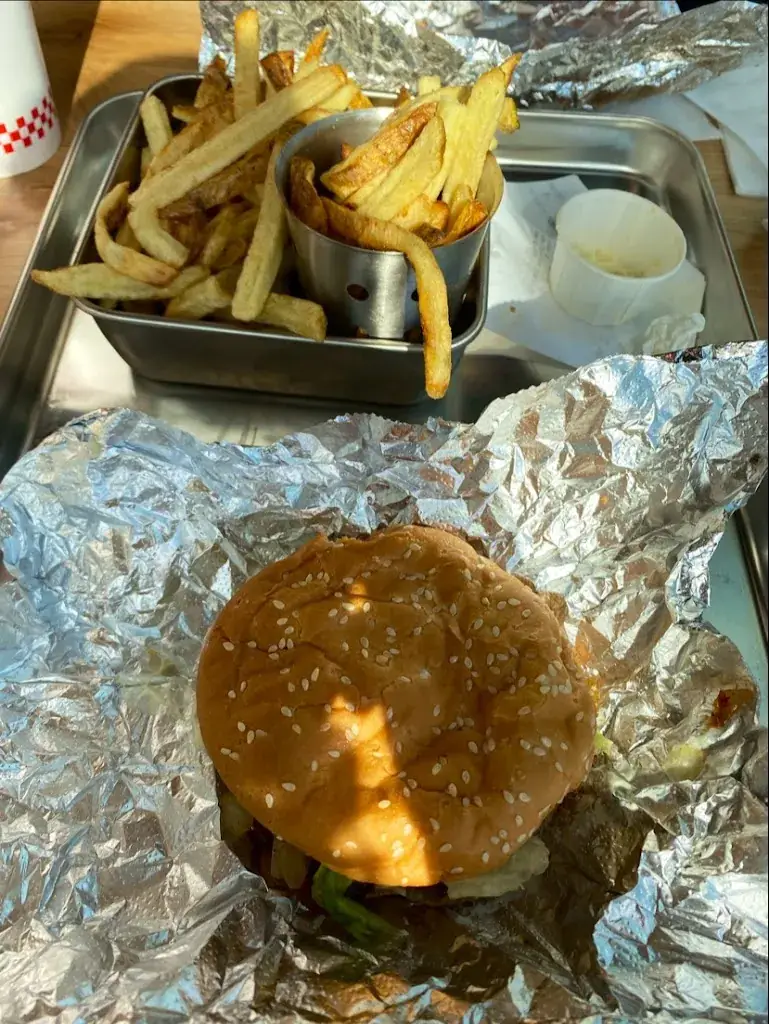 Menu_Five Guys Burgers and Fries Grenoble_Saint-Martin-d'Hères_image_9