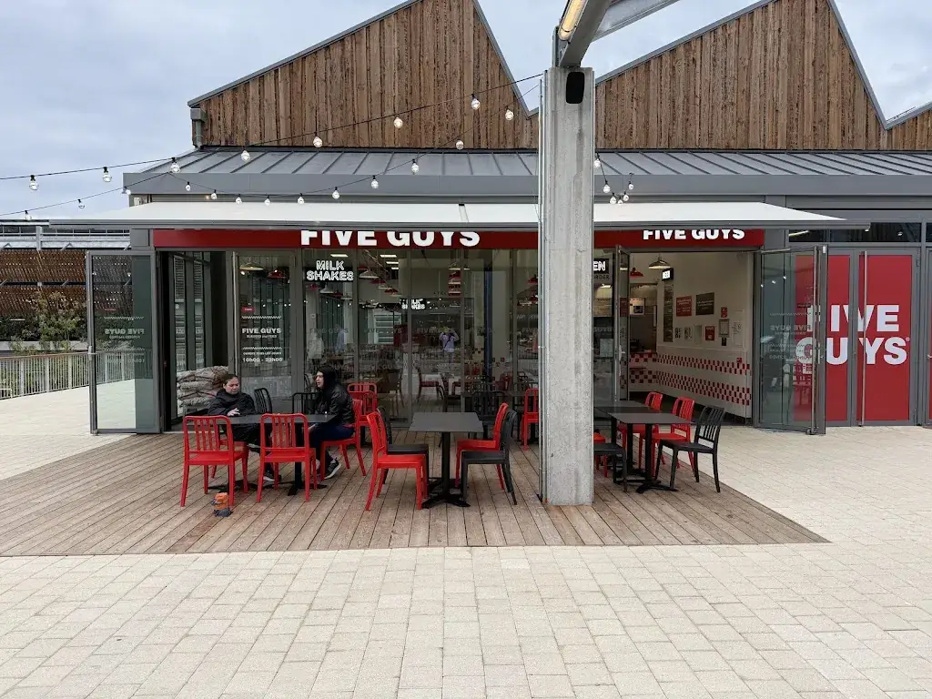 Five Guys Burgers and Fries Grenoble restaurant in Saint-Martin-d'Hères