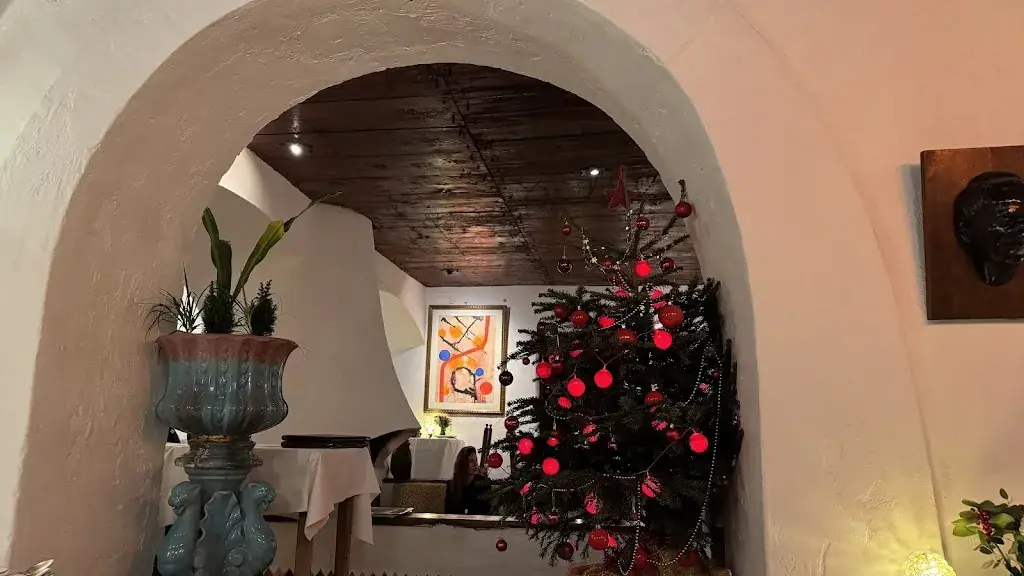 B.T. LEE_La Colombe d'Or Hotel and Restaurant_Saint-Paul-de-Vence_review