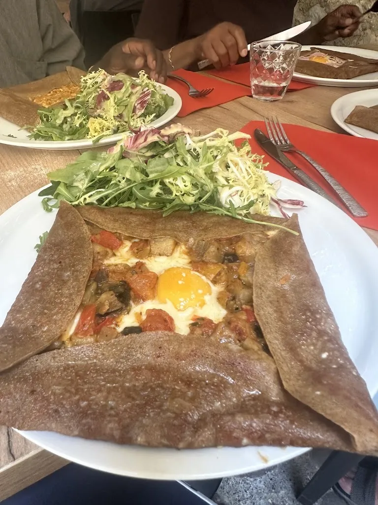 Ahlam Alnaqeb_NEW THE ARTISTE_Saint-Paul-de-Vence_review